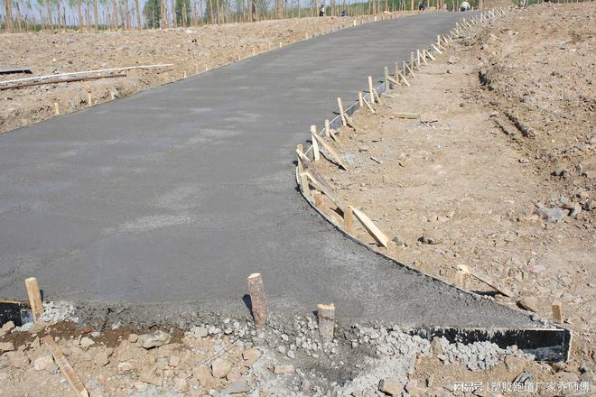 塑胶跑道基础施工打造舒适运动环境(图3) 塑胶跑道基础施工打造舒适运动环境(图3)
