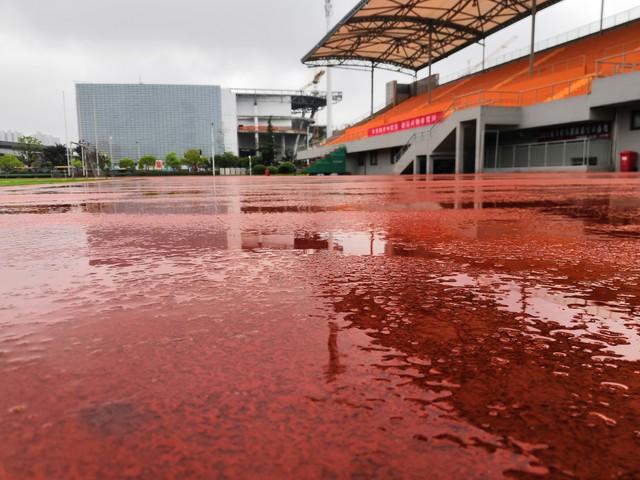 塑胶跑道进水破洞了怎完美体育么办呢(图4) 塑胶跑道进水破洞了怎完美体育么办呢(图4)