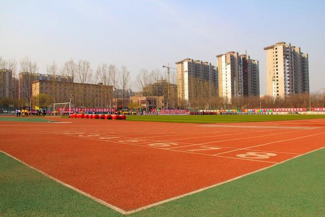 完美体育小学200米塑胶跑道尺寸(图2) 完美体育小学200米塑胶跑道尺寸(图2)